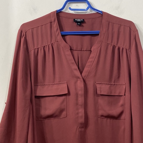 Torrid Harper Georgette Pullover Top/ Blouse 3/4 sleeve in Maroon size 2 - Picture 6 of 12